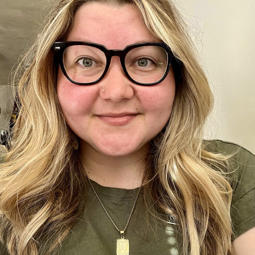 Meet your Posher, Abigail